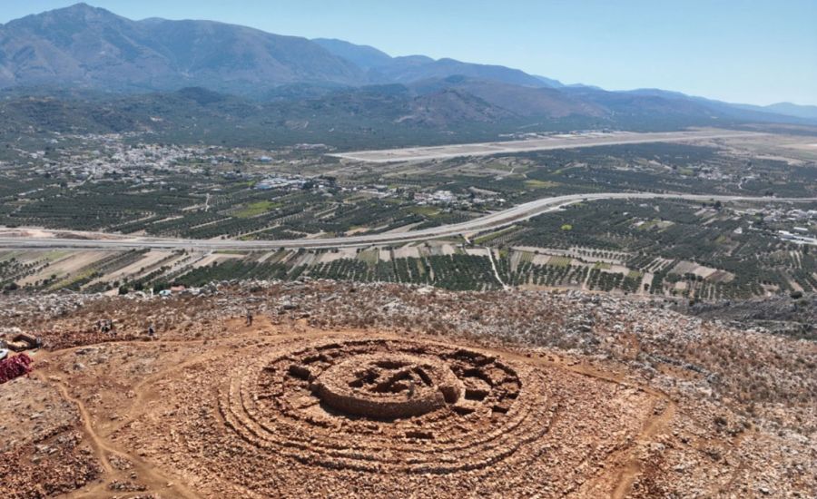 &Tau;&omicron; &mu;&iota;&nu;&omega;&iota;&kappa;ό &omicron;&iota;&kappa;&omicron;&delta;ό&mu;&eta;&mu;&alpha; &sigma;&tau;&omicron;&nu; &lambda;ό&phi;&omicron; &Pi;&alpha;&pi;&omicron;ύ&rho;&alpha; &sigma;&tau;&omicron; &Kappa;&alpha;&sigma;&tau;έ&lambda;&iota; &Pi;&epsilon;&delta;&iota;ά&delta;&omicron;&sigmaf;. &Epsilon;&iota;&kappa;ό&nu;&alpha;: &Sigma;ύ&lambda;&lambda;&omicron;&gamma;&omicron;&sigmaf; &Epsilon;&lambda;&lambda;ή&nu;&omega;&nu; &Alpha;&rho;&chi;&alpha;&iota;&omicron;&lambda;ό&gamma;&omega;&nu;.